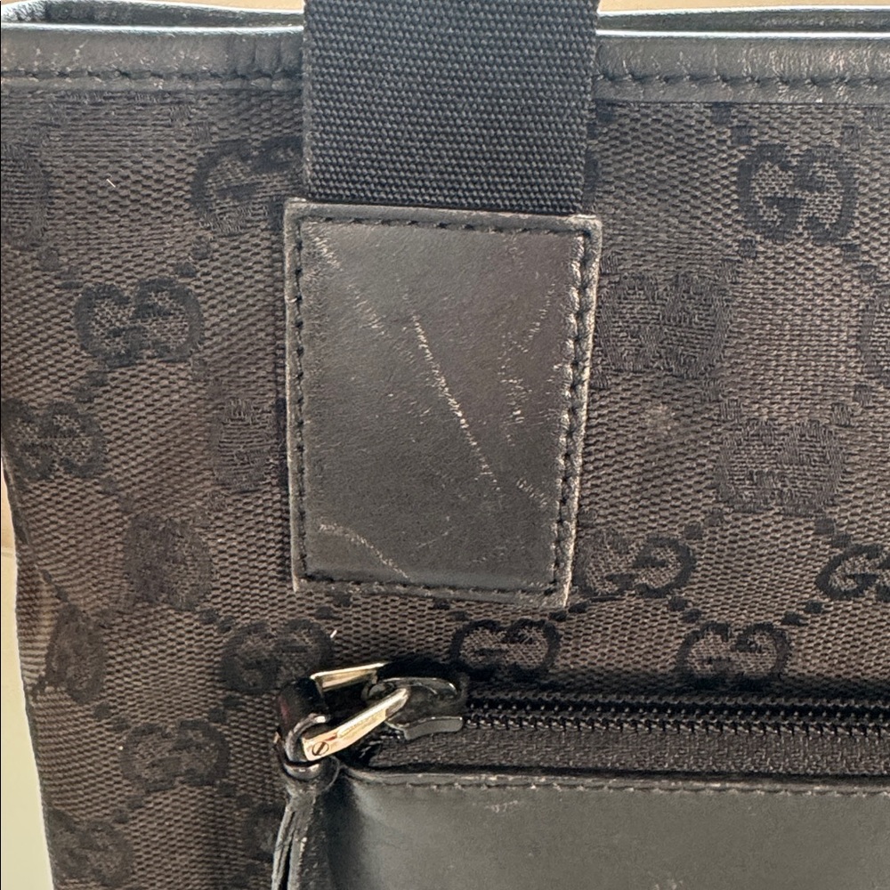Vintage Gucci GG Canvas & Leather Shoulder Bag — Early 2000s - Picture 17 of 17